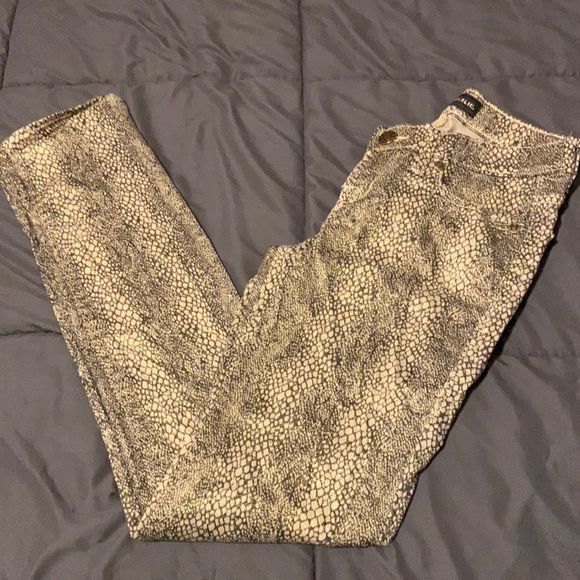 Rock & Republic Berlin Snakeskin Metallic Pant - Picture 2 of 9